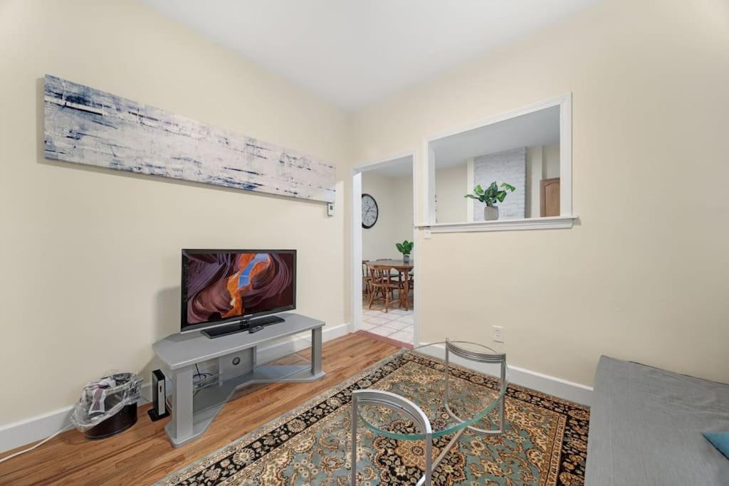 Newly Renovated 2Br1Ba Apt At The Boston City Exterior photo