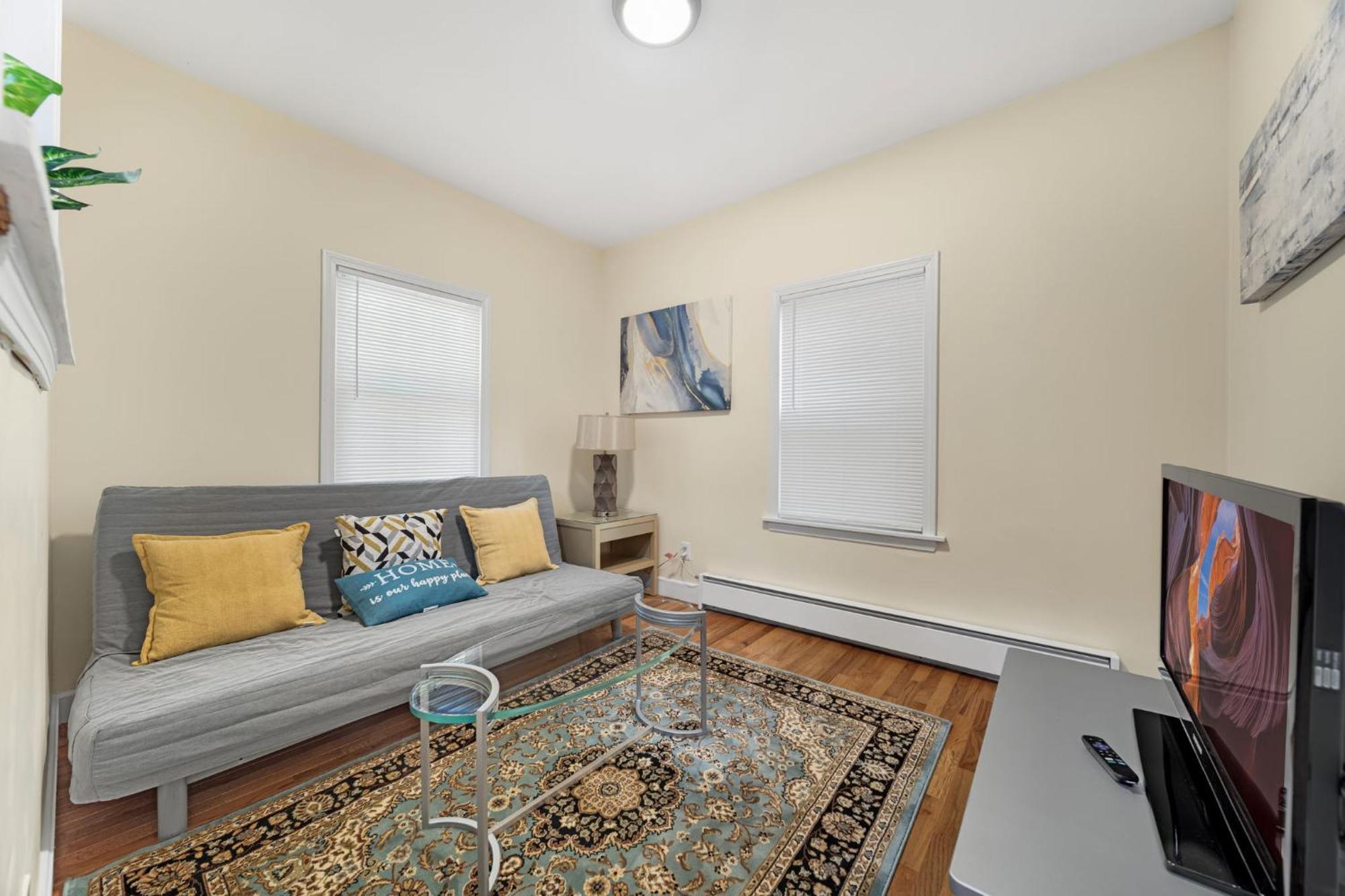 Newly Renovated 2Br1Ba Apt At The Boston City Exterior photo