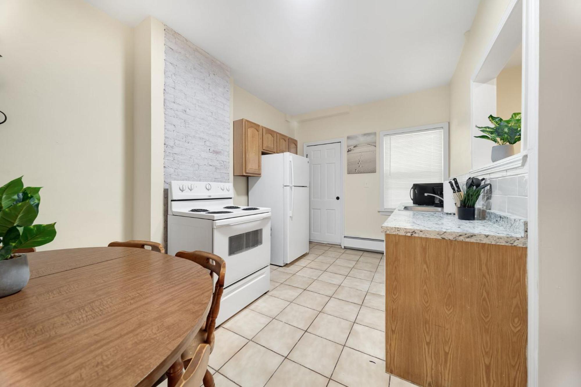 Newly Renovated 2Br1Ba Apt At The Boston City Exterior photo