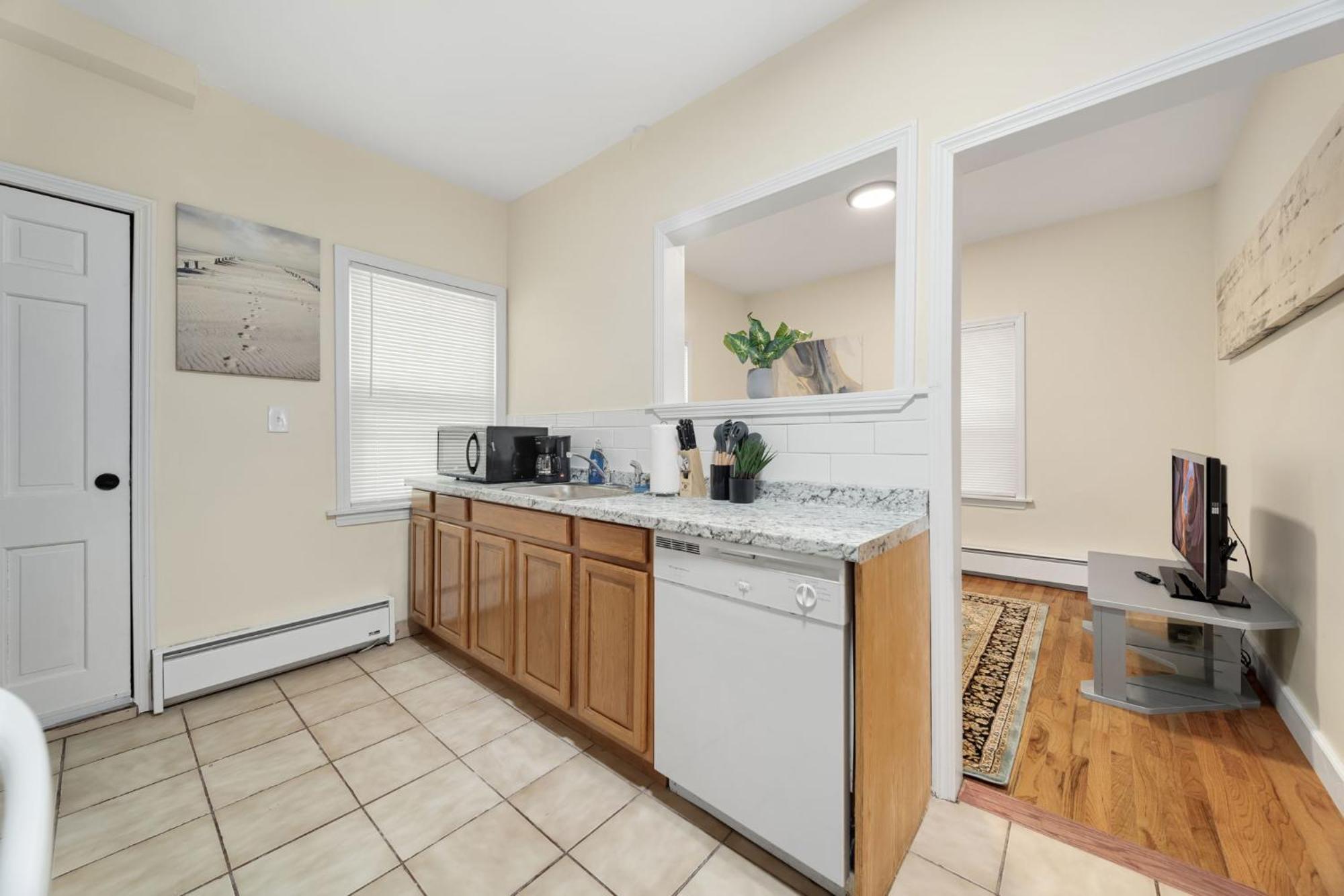 Newly Renovated 2Br1Ba Apt At The Boston City Exterior photo